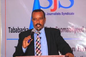 Galmudug Minister of Information, Ahmed Shire Falagle speaks at the opening of the three-day human rights journalism training in Galmudug on Thursday 9 June, 2022. | PHOTO/SJS.