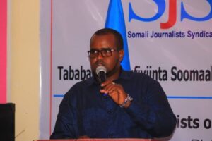 Director of Radio Adado, Sharma’arke Mohamed Mohamud, speaks at the opening of the three-day human rights journalism training in Galmudug, Thursday 9 June, 2022. | PHOTO/SJS.